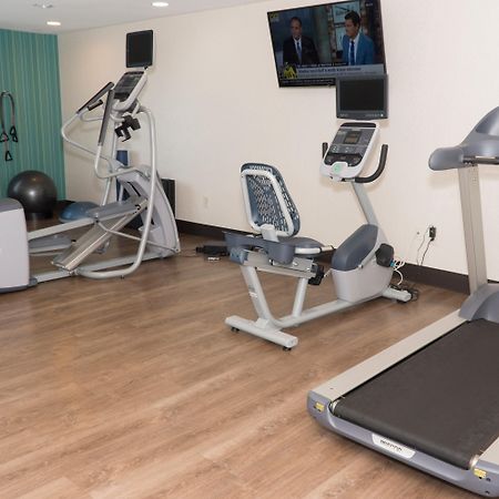 Holiday Inn Express Hotel & Suites Madison By Ihg Εξωτερικό φωτογραφία