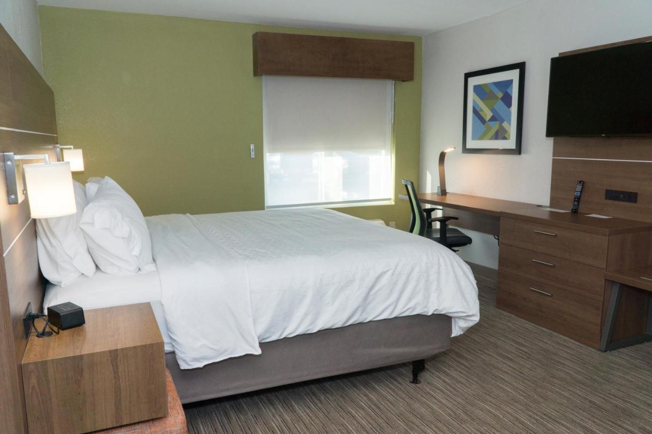 Holiday Inn Express Hotel & Suites Madison By Ihg Εξωτερικό φωτογραφία