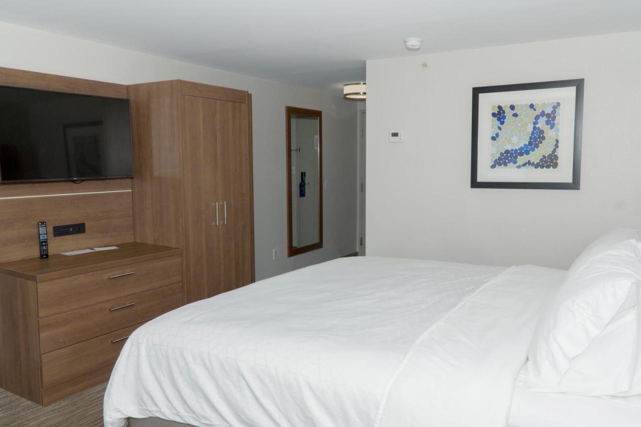 Holiday Inn Express Hotel & Suites Madison By Ihg Εξωτερικό φωτογραφία