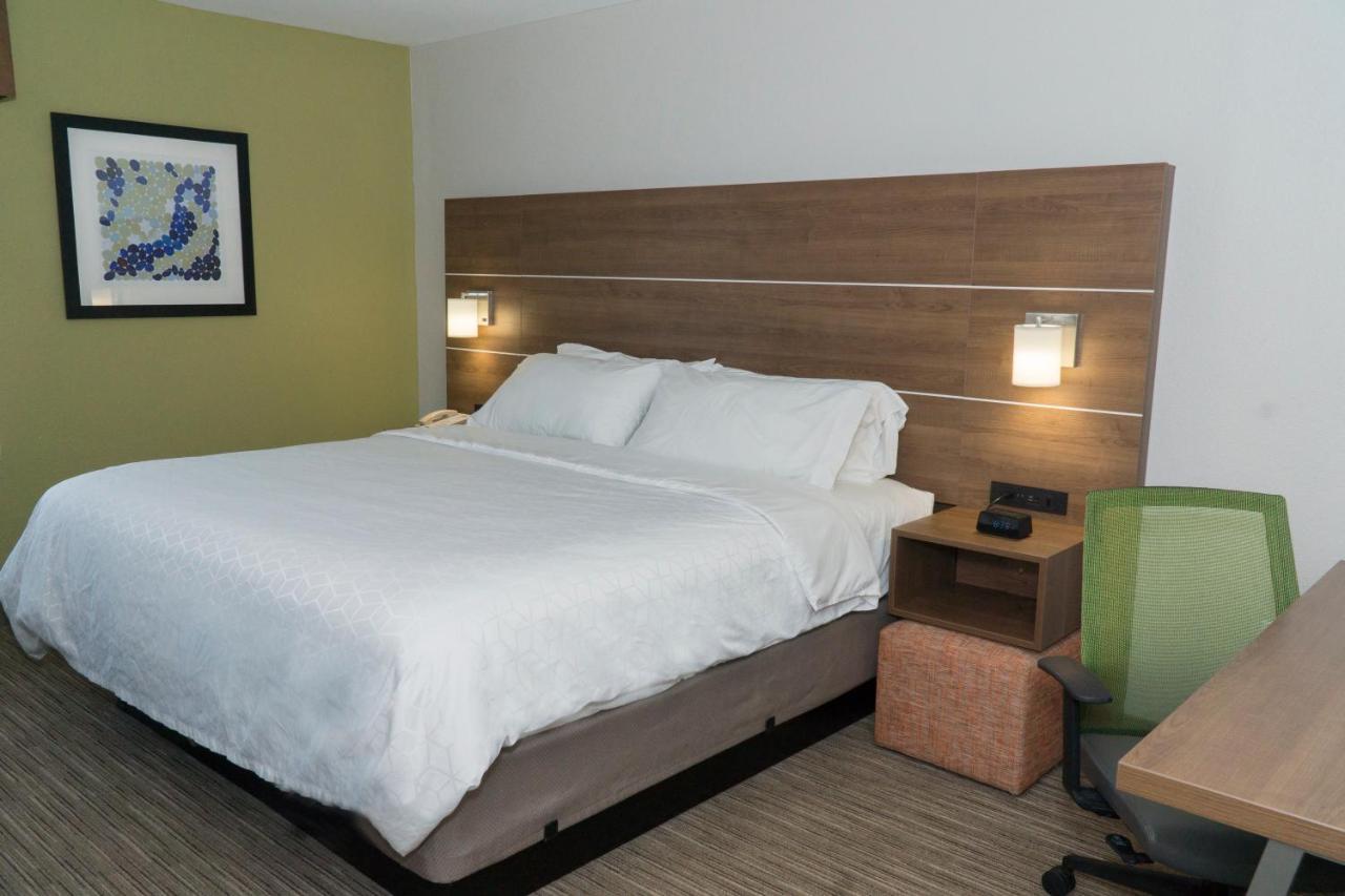 Holiday Inn Express Hotel & Suites Madison By Ihg Εξωτερικό φωτογραφία