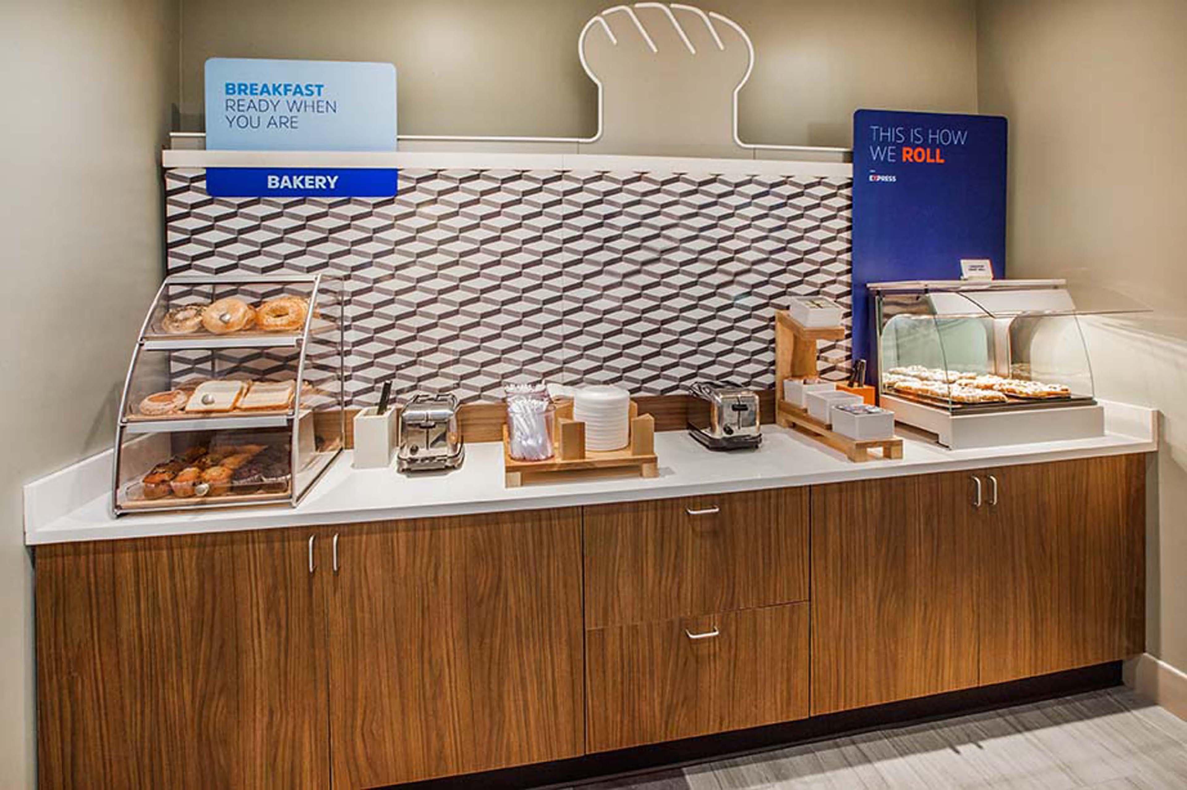 Holiday Inn Express Hotel & Suites Madison By Ihg Εξωτερικό φωτογραφία