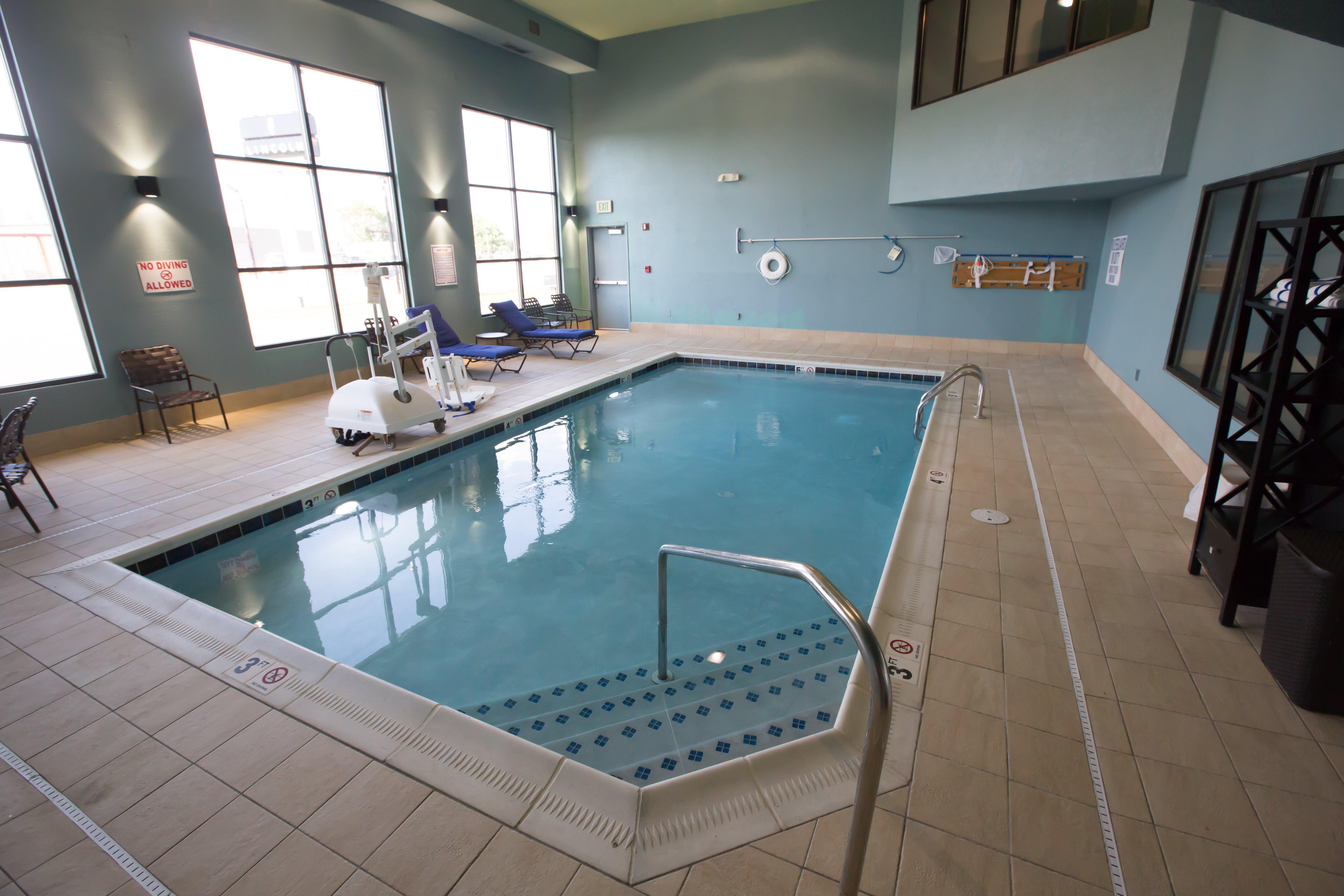 Holiday Inn Express Hotel & Suites Madison By Ihg Εξωτερικό φωτογραφία