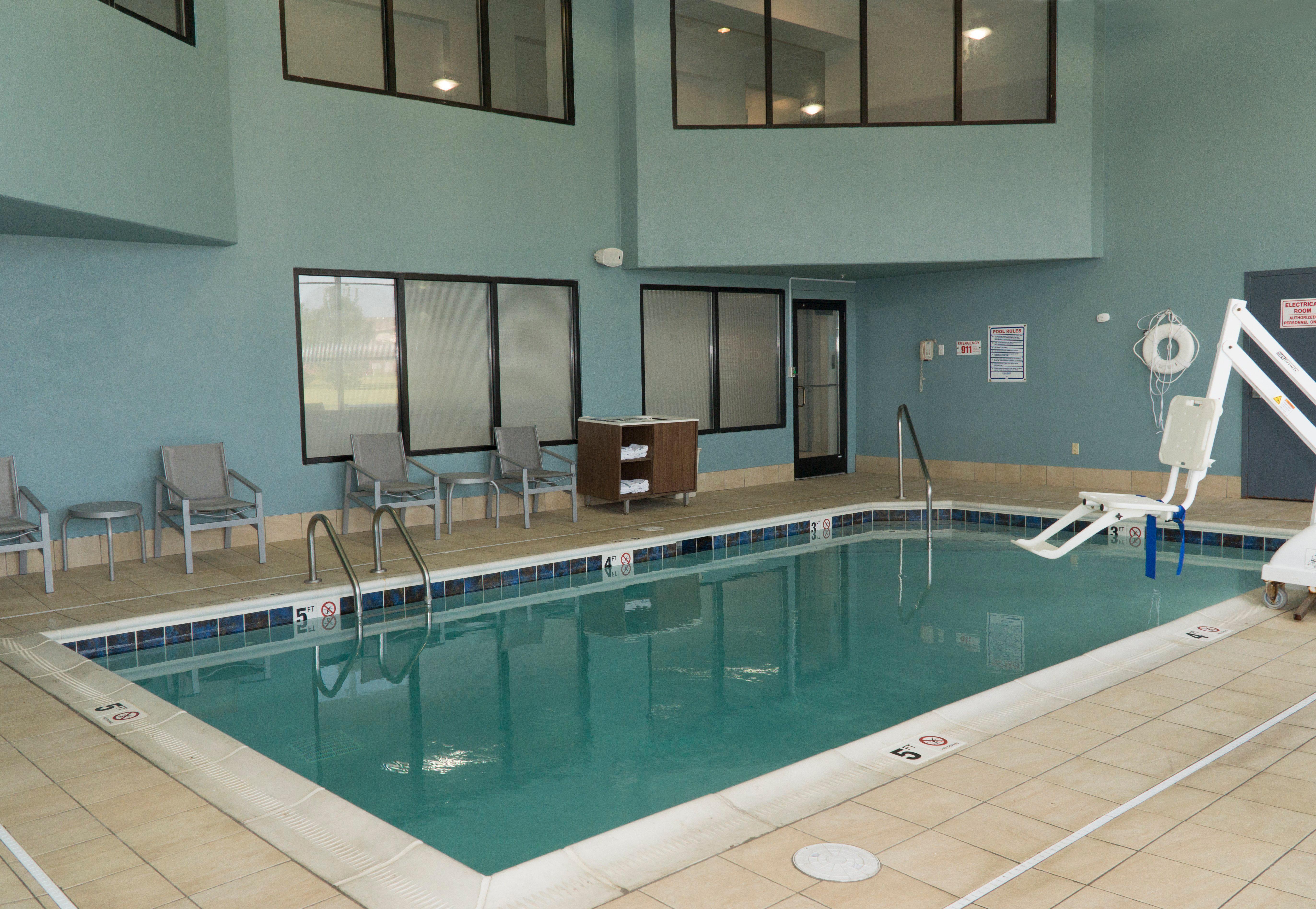 Holiday Inn Express Hotel & Suites Madison By Ihg Εξωτερικό φωτογραφία