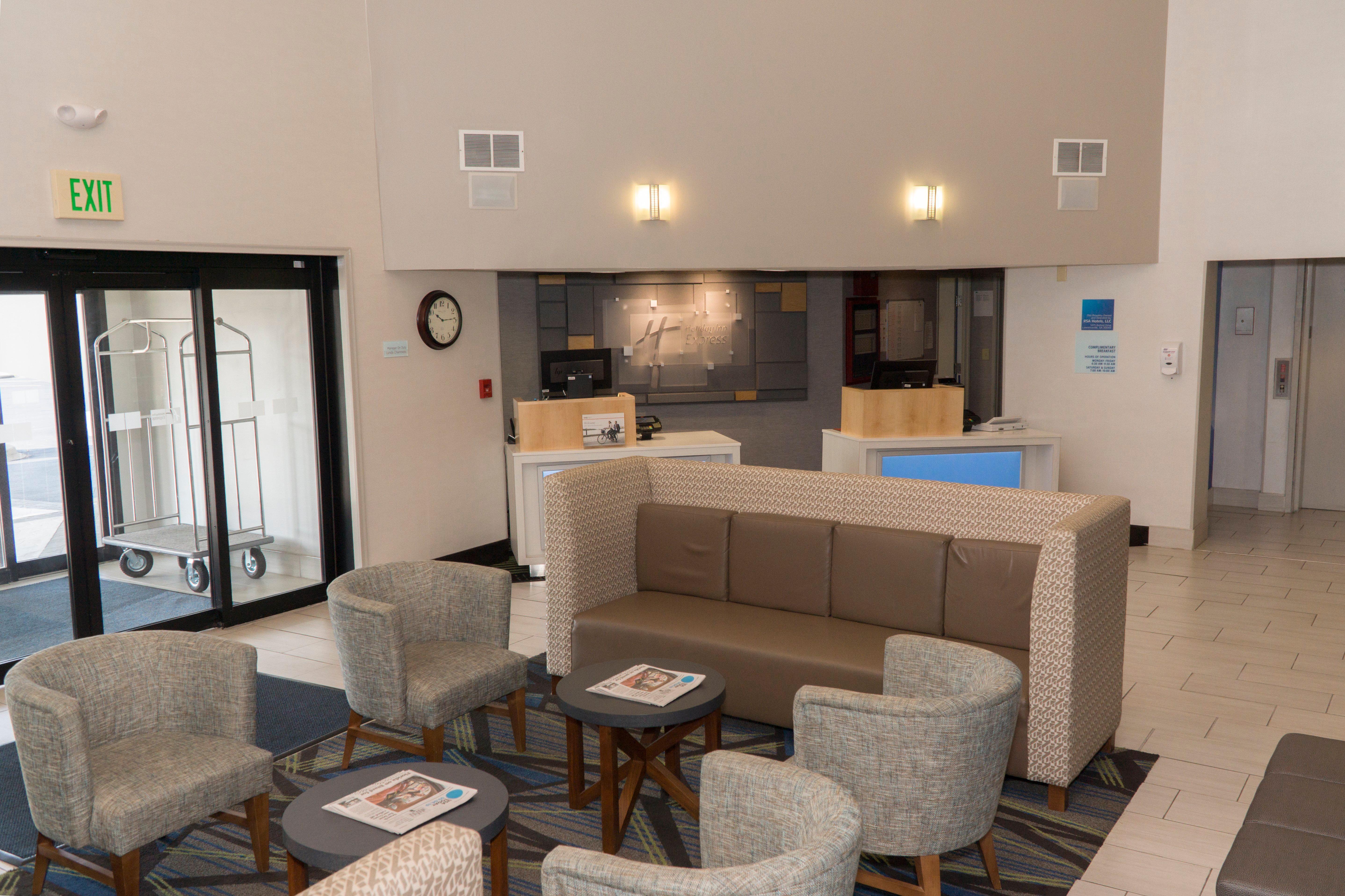 Holiday Inn Express Hotel & Suites Madison By Ihg Εξωτερικό φωτογραφία