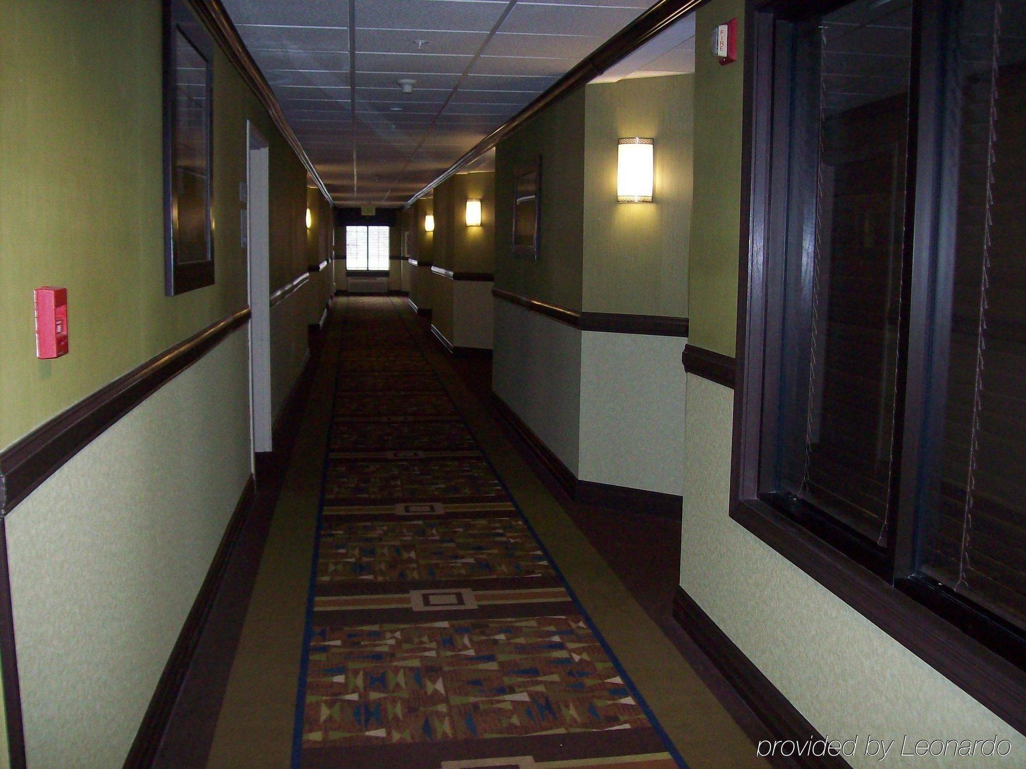 Holiday Inn Express Hotel & Suites Madison By Ihg Εξωτερικό φωτογραφία
