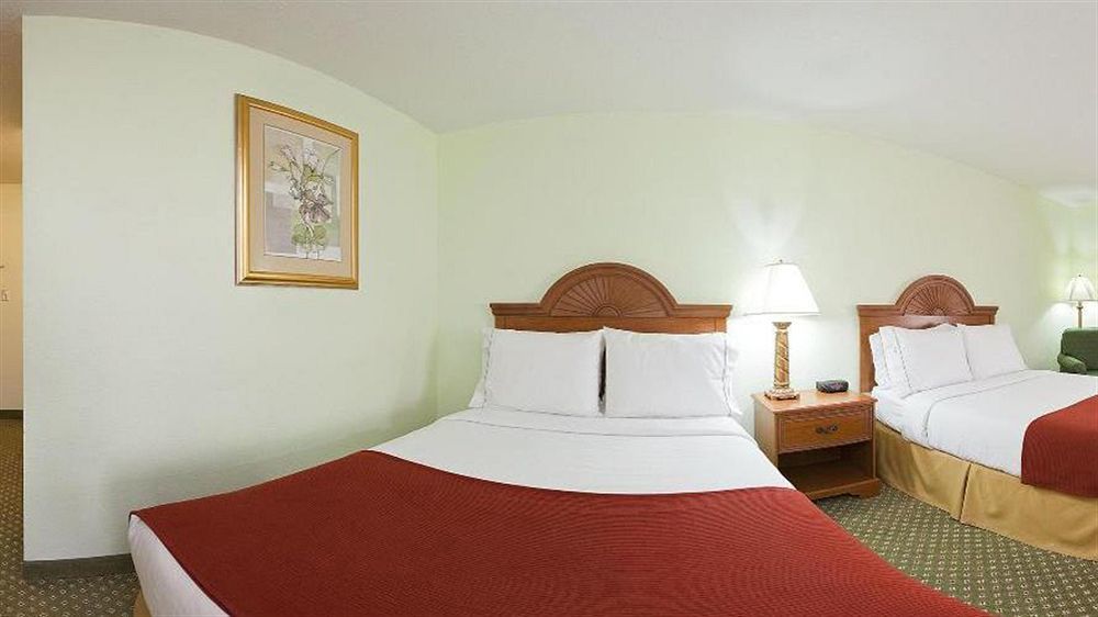 Holiday Inn Express Hotel & Suites Madison By Ihg Εξωτερικό φωτογραφία