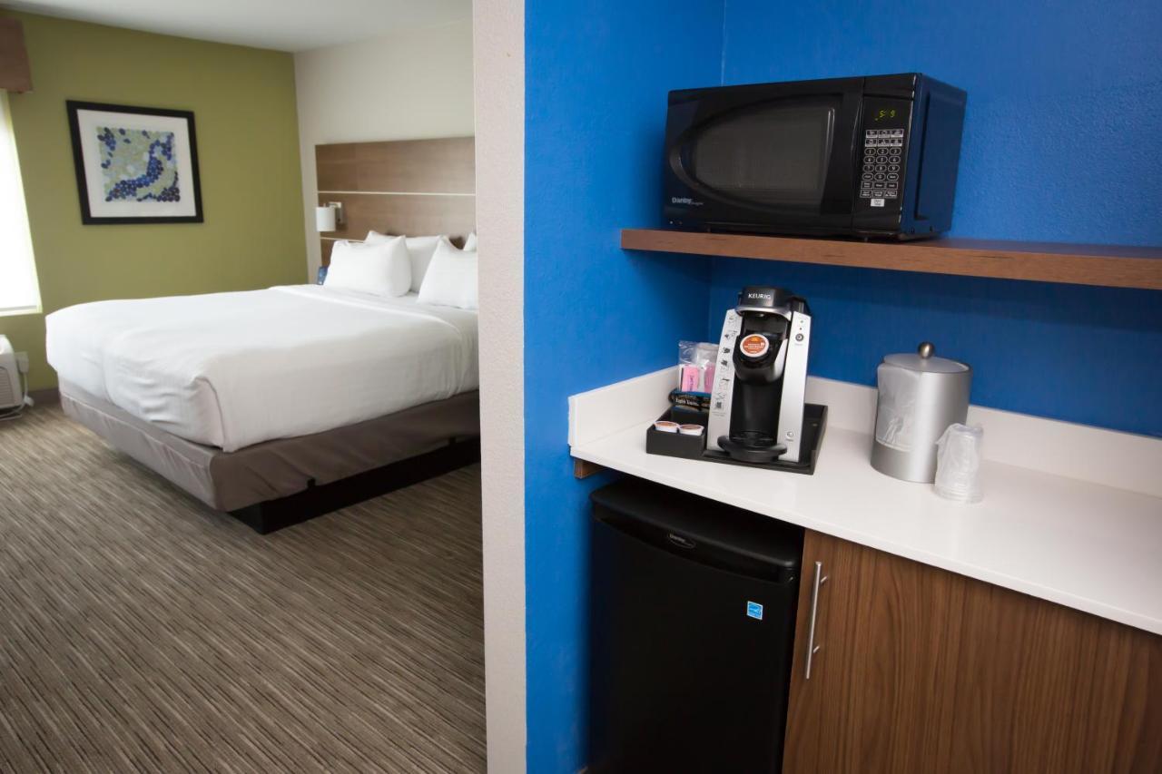 Holiday Inn Express Hotel & Suites Madison By Ihg Εξωτερικό φωτογραφία